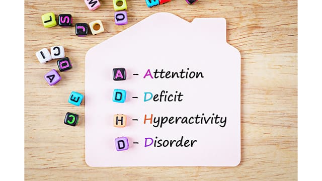 ADHDの定義を示すカラフルなブロック