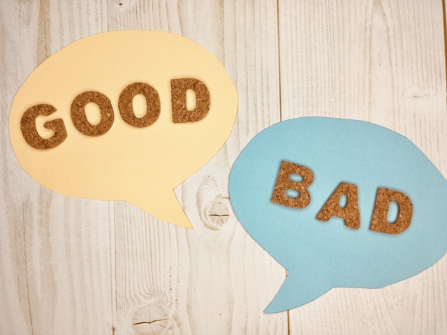 「GOOD」と「BAD」の文字が書かれた吹き出しのイラスト