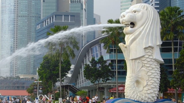 シンガポールのマーライオンパークにあるマーライオンの像。