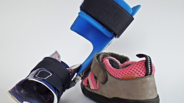 片麻痺の身体障害者用の装具と靴