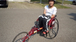 豆塚さんが車椅子レースに参加したときの写真