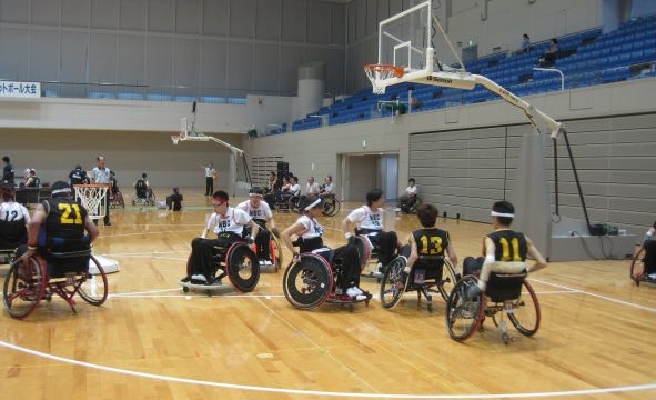 車椅子バスケットボールの大会の様子